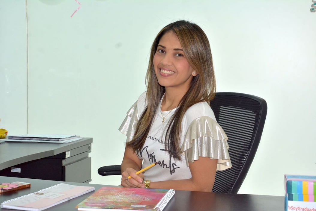 Pierina Ortegón, coordinadora de la oficina de egresados.