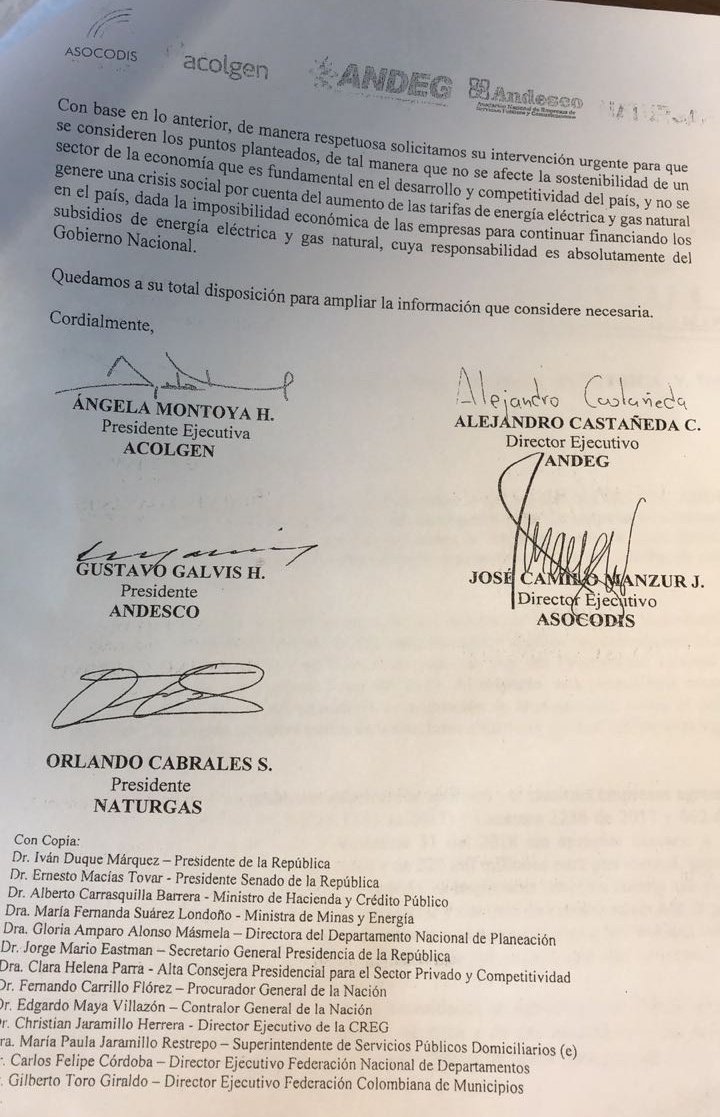 Las firmas del documento de los gremios de gas y energía. 