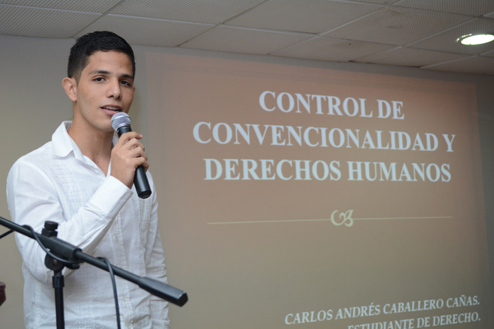 El estudiante Carlos Caballero, intervino con su ponencia llamada” Control de Convencionalidad y DD. HH.”
