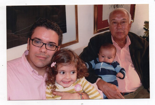 Iván Duque junto a sus hijos Luciana, Matías y su padre Iván Duque Escobar.