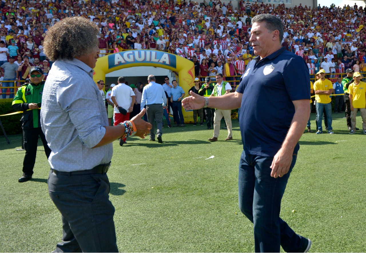 El técnico del Tolima, Alberto Gamero y el entrenador de Junior, Luis Fernando Suárez.