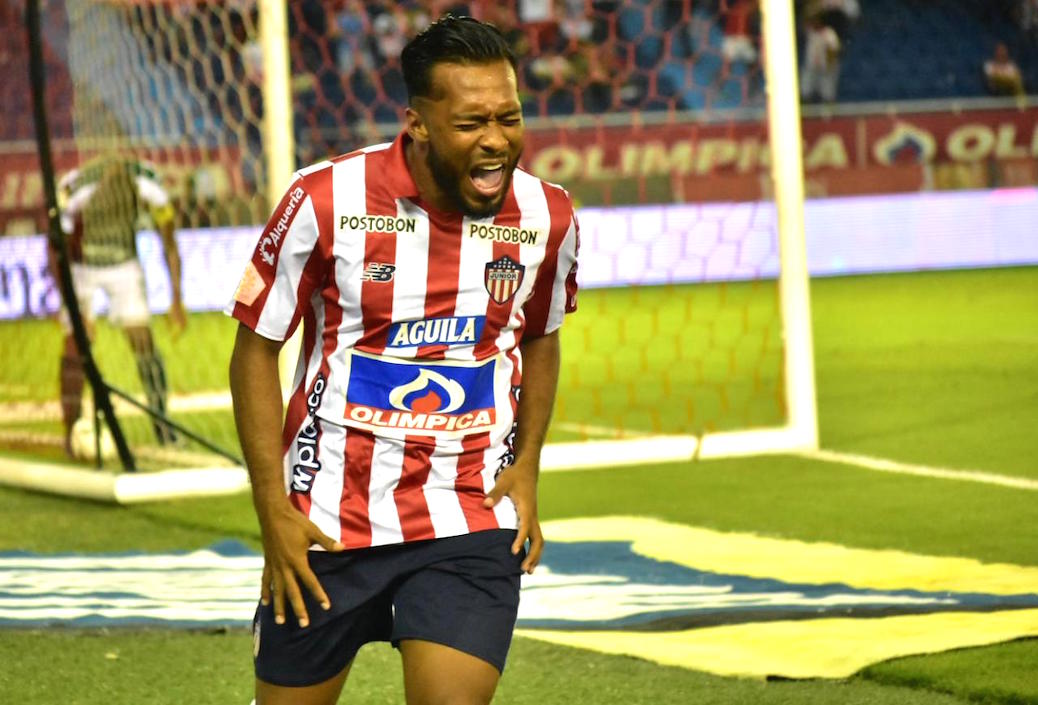 A todo pulmón Luis 'Cariaco' González celebrando el tercer gol juniorista.