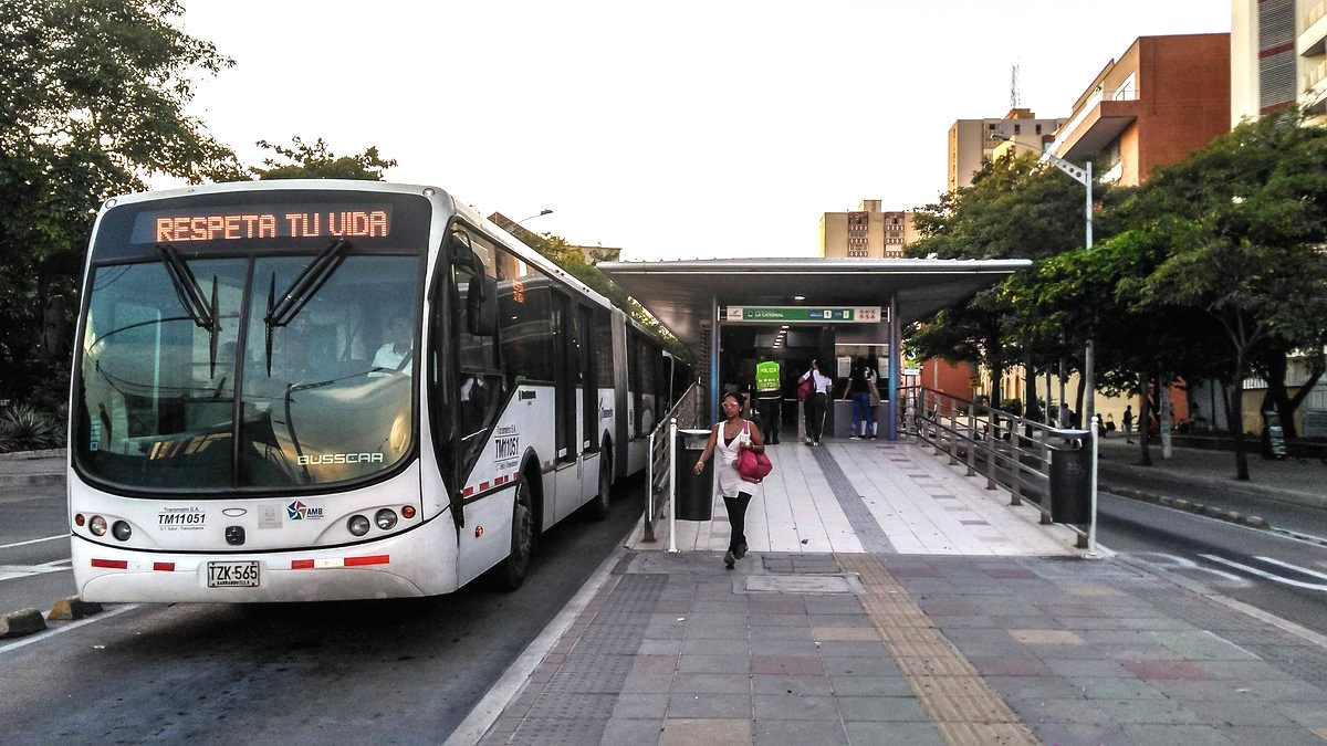 Los recaudos del FET han permitido aumentar el número de buses operativos de Transmetro.