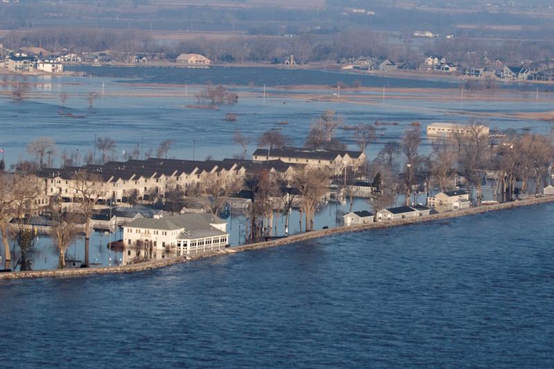  Fotografía cedida por la Guardia Nacional de Nebraska que muestra una vista aérea de las inundaciones en el Campamento Ashland.