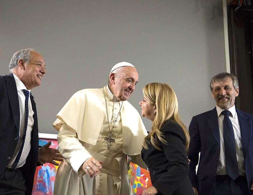 La exalcaldesa Elsa Noguera en audiencia con el Papa Francisco.