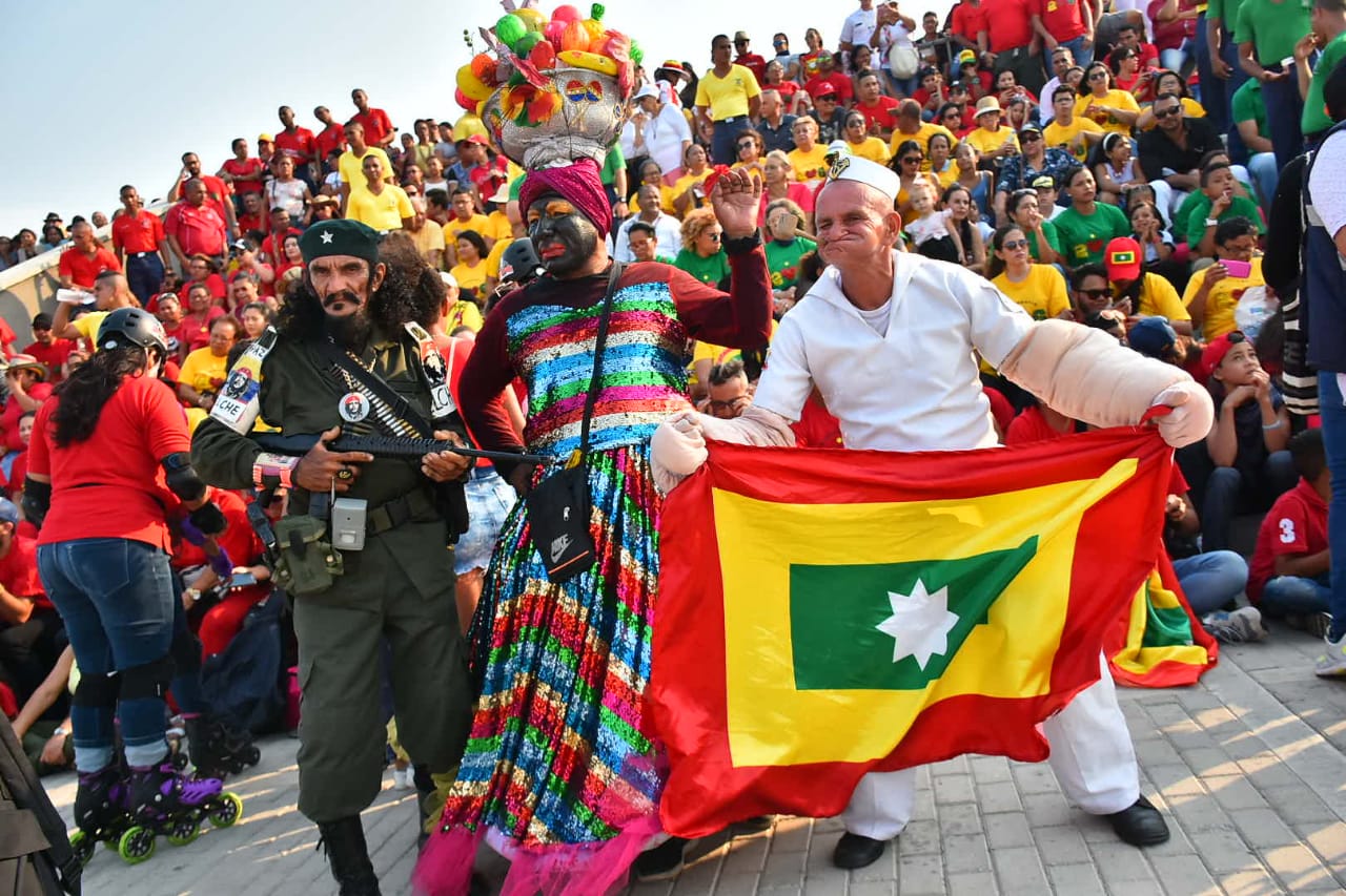 Los disfraces del Carnaval de Barranquilla hicieron presencia. 