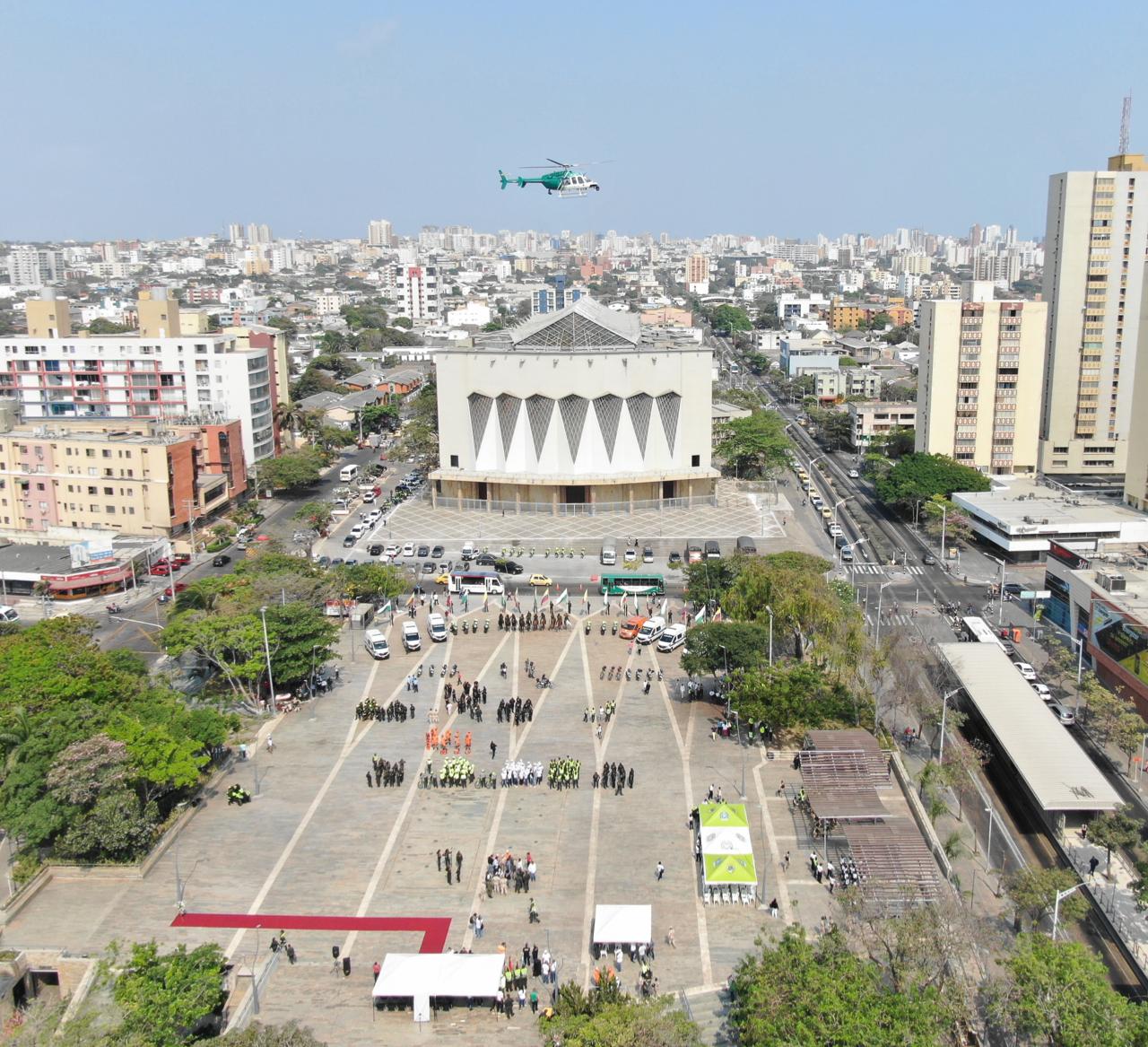 Una panorámica de Barranquilla por la Plaza de la Paz.