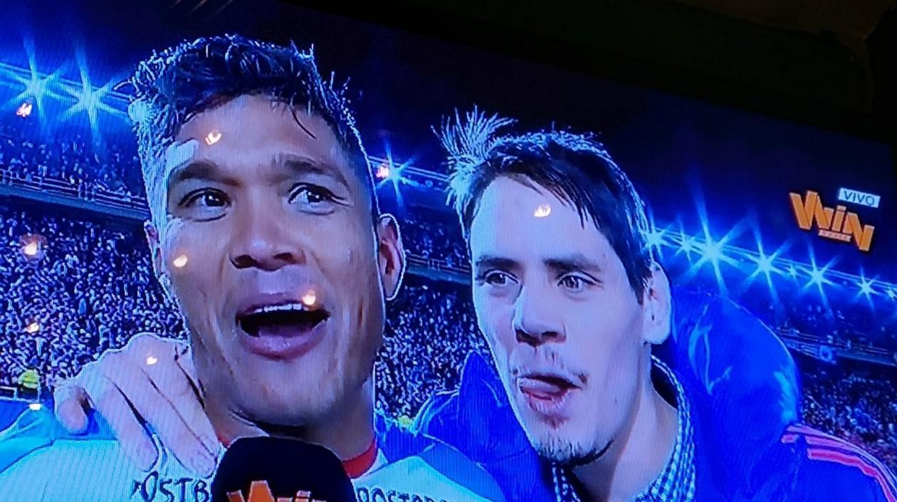 Teófilo Gutiérrez y Juan Abuchaibe., conocido como 'Tajadita', durante la transmisión del canal Win Sports. 