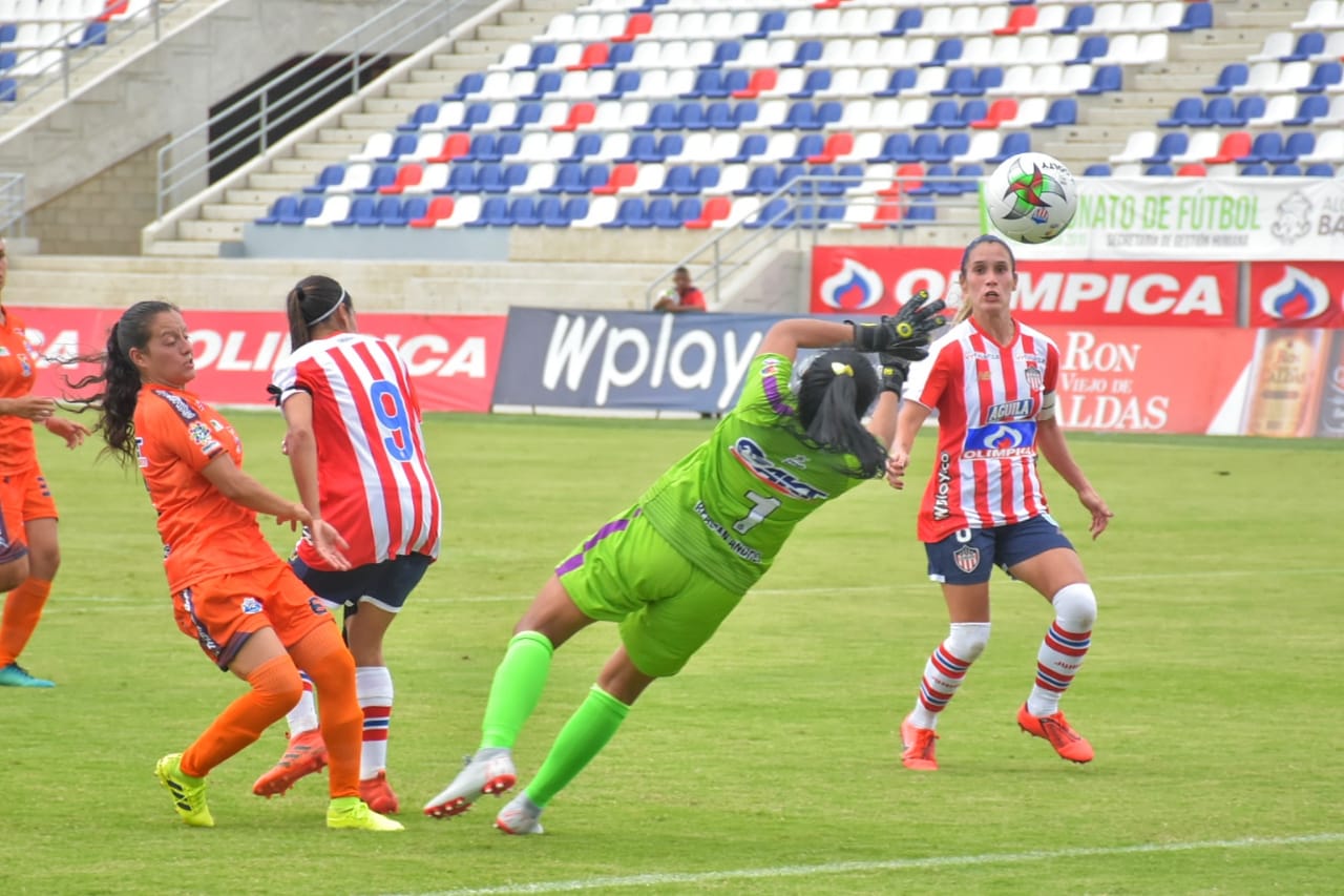 Momento del gol de Daniela Montoya, la primera anotación de la tarde.