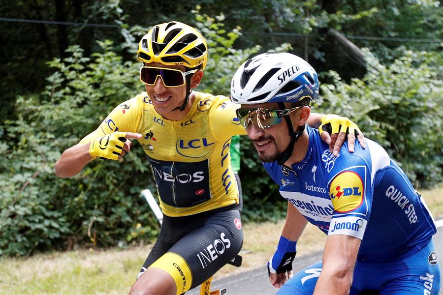 El ciclista colombiano Egan Bernal y el francés Julian Alaphilippe.