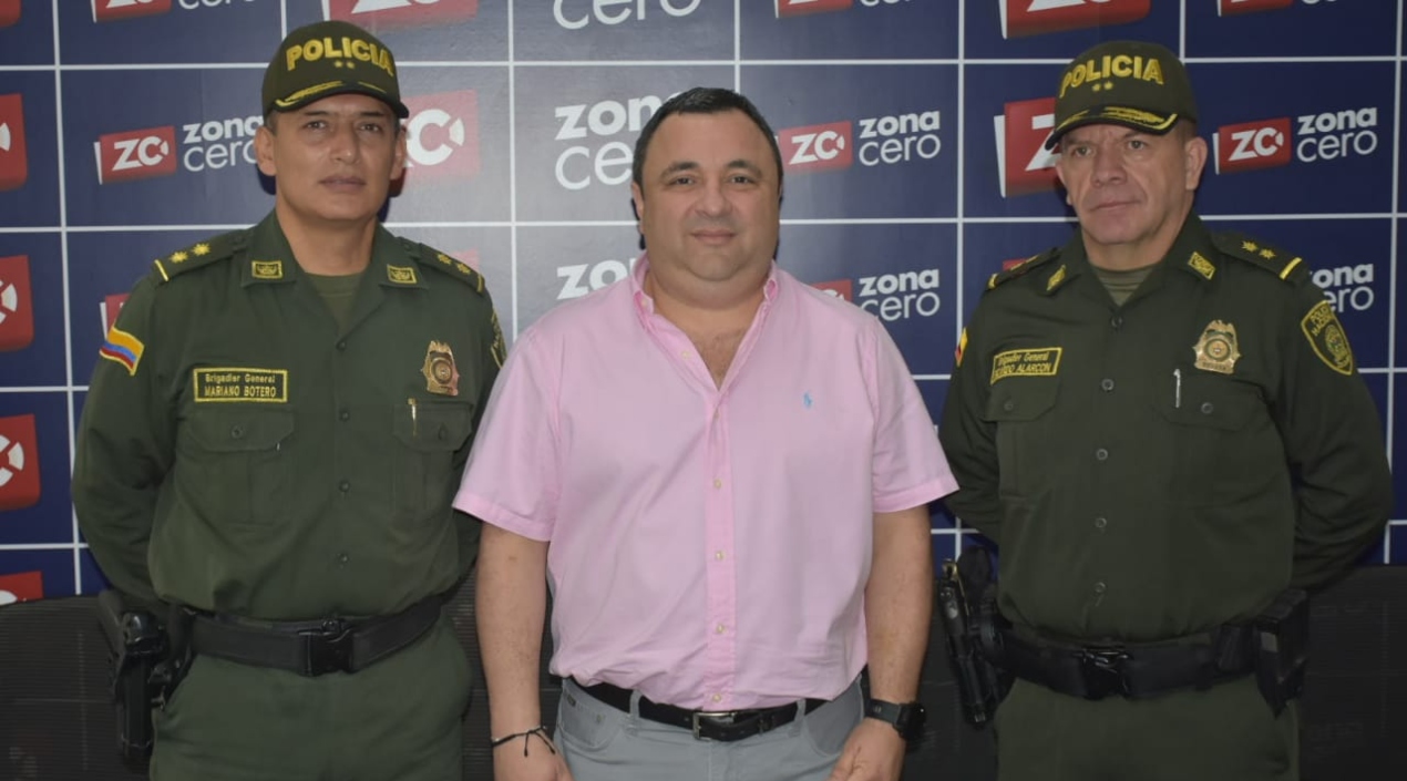General Mariano Botero, comandante de la Regional Número 8; Yesid Turbay, Jefe de la Oficina Para la Seguridad y Convivencia Ciudadana del Distrito de Barranquilla; y el general Ricardo Alarcón, nuevo comandante de la Policía Metropolitana.