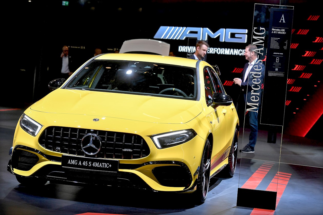El nuevo Mercedes-Benz AMG A 45 S 4MATIC + en exhibición en el primer día de preestreno de prensa del Salón Internacional del Automóvil IAA en Frankfurt, Alemania.