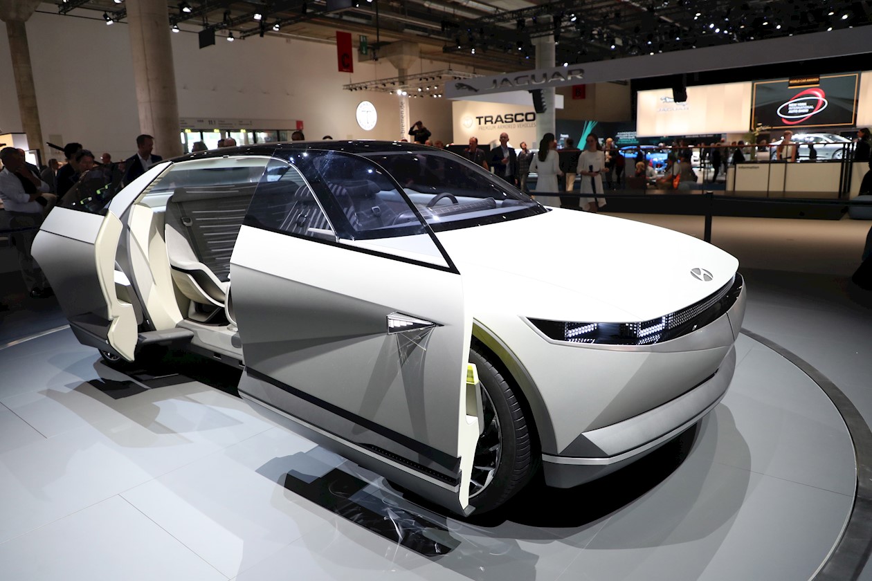  El concept car Hyundai Hyundai 45 está en exhibición en el Salón Internacional del Automóvil (IAA) en Frankfurt, Alemania.