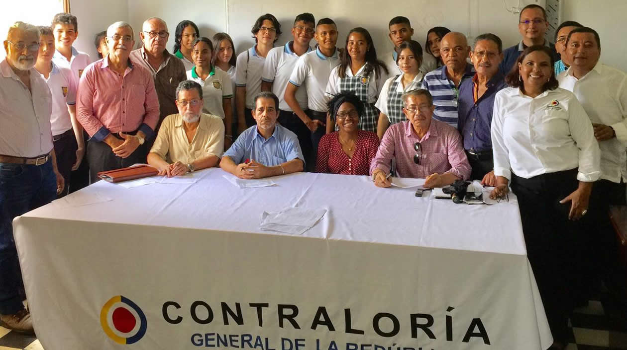 Aspecto de la socialización de la delegada de la Contraloría General de la República Soraya Linero con miembros de Asocodeba, docentes, estudiantes  y padres de familia del Codeba.