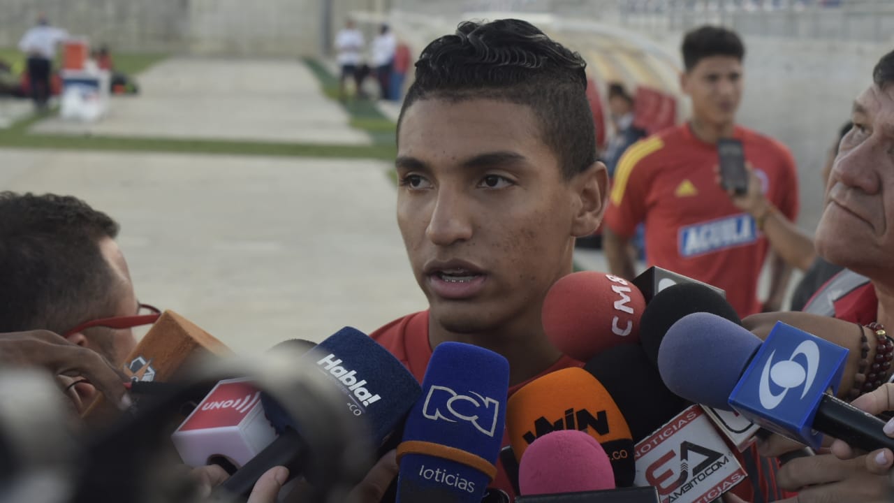 Gabriel Fuentes entregando declaraciones en Barranquilla.