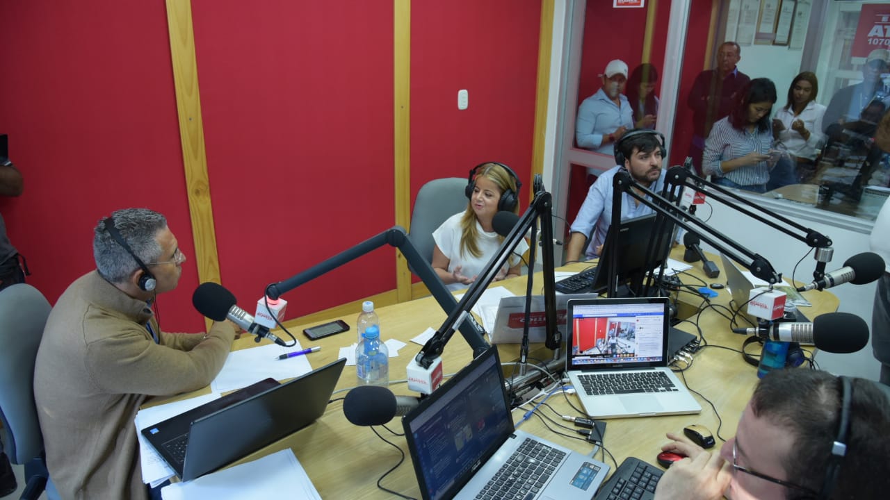 El periodista Jorge Cura; la Gobernadora del Atlántico, Elsa Noguera y el Alcalde de Barranquilla, Jaime Pumarejo.