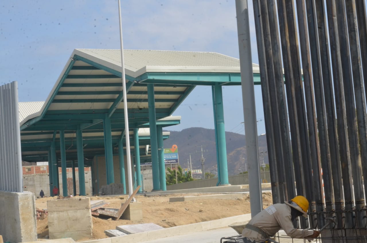 La terminal de buses no está funcionando. Aún está en obra, pese al anuncio de Martínez.