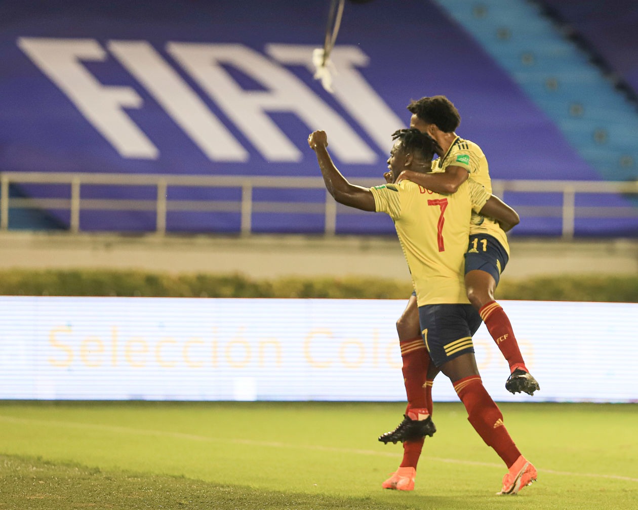 Duván Zapata celebra el primer gol de la noche. 