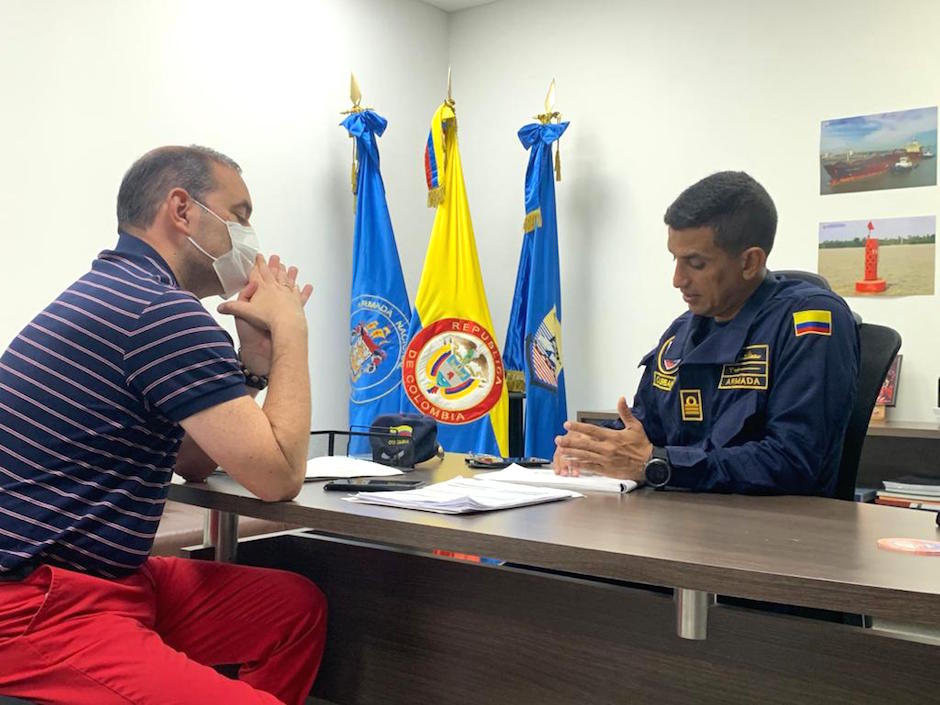 El Director de Cormagdalena, Pedro Pablo Jurado, y el Capitán de Puerto Carlos Urbano Montes.