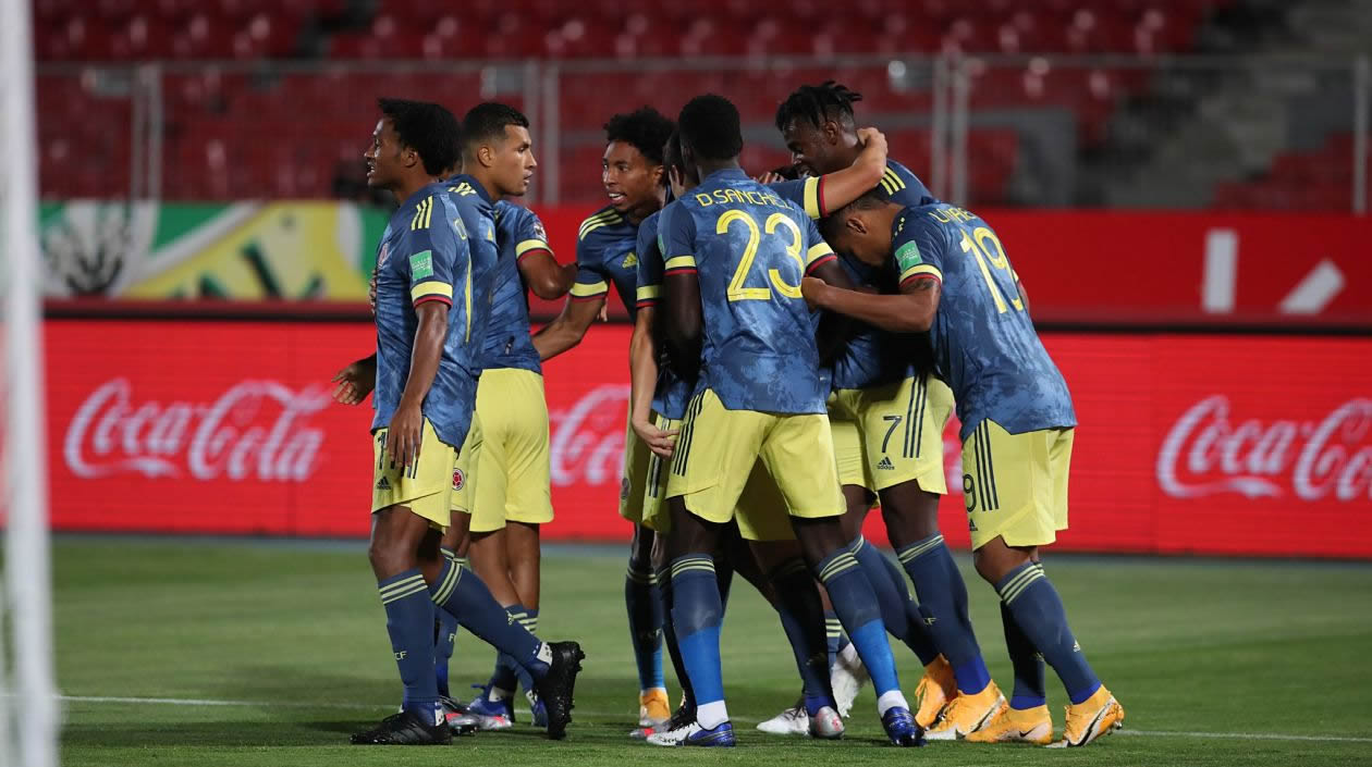 Jugadores de Colombia celebran el primer gol del juego. 