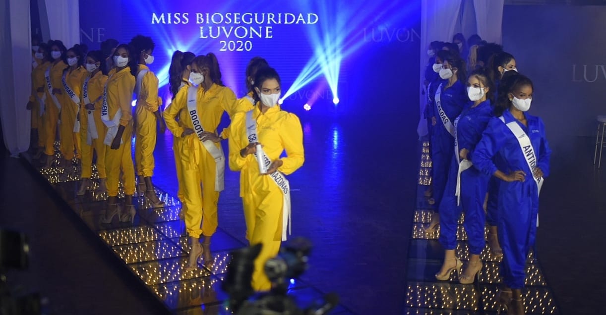 Las 30 concursantes de Miss Universo en Miss bioseguridad.