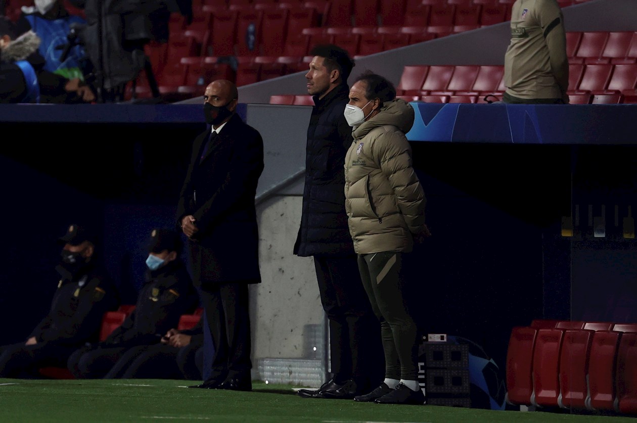 Diego Simeone, en el minuto de silencio en la Liga de Campeones.