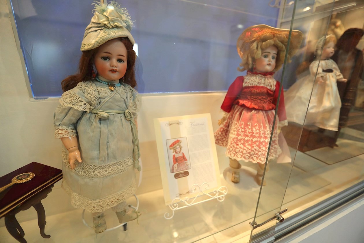 Vista de la exposición "Cien años de muñecas" en el Museo "Elsa Paredes de Salazar", en La Paz (Bolivia).