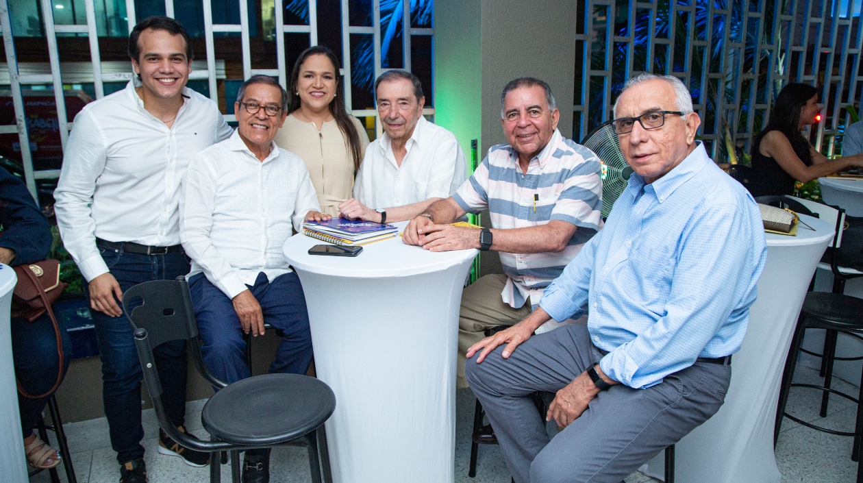 Dr. Bryan Corredor Morales, Dr. Jairo Solano, Dra. Alba Lucía Corredor, Dr. Fuad Char Abdala, Dr. Marcos Zuñiga y Dr. Luis Urueta. 