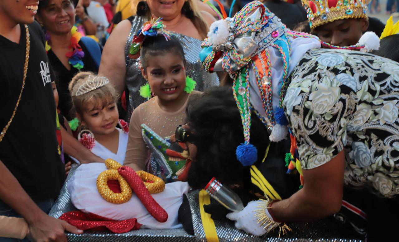 Hasta niños sienten dolor por la muerte de Joselito Carnaval.