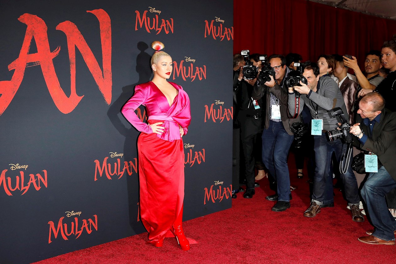 La cantante Christina Aguilera participó en la banda sonora de la película.