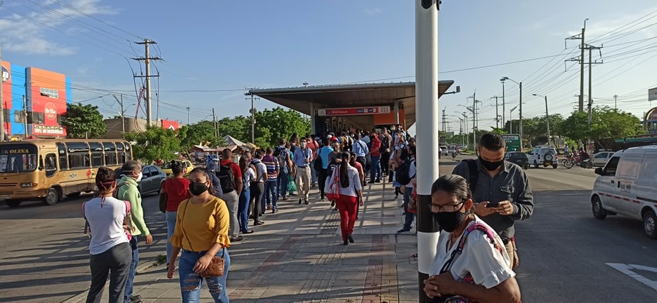 La aglomeración en la estación Pedro Ramayá.