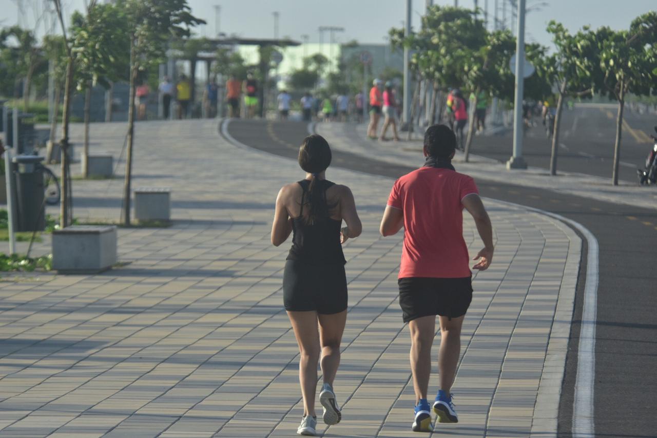 Actividad física en el Gran Malecón del Río.