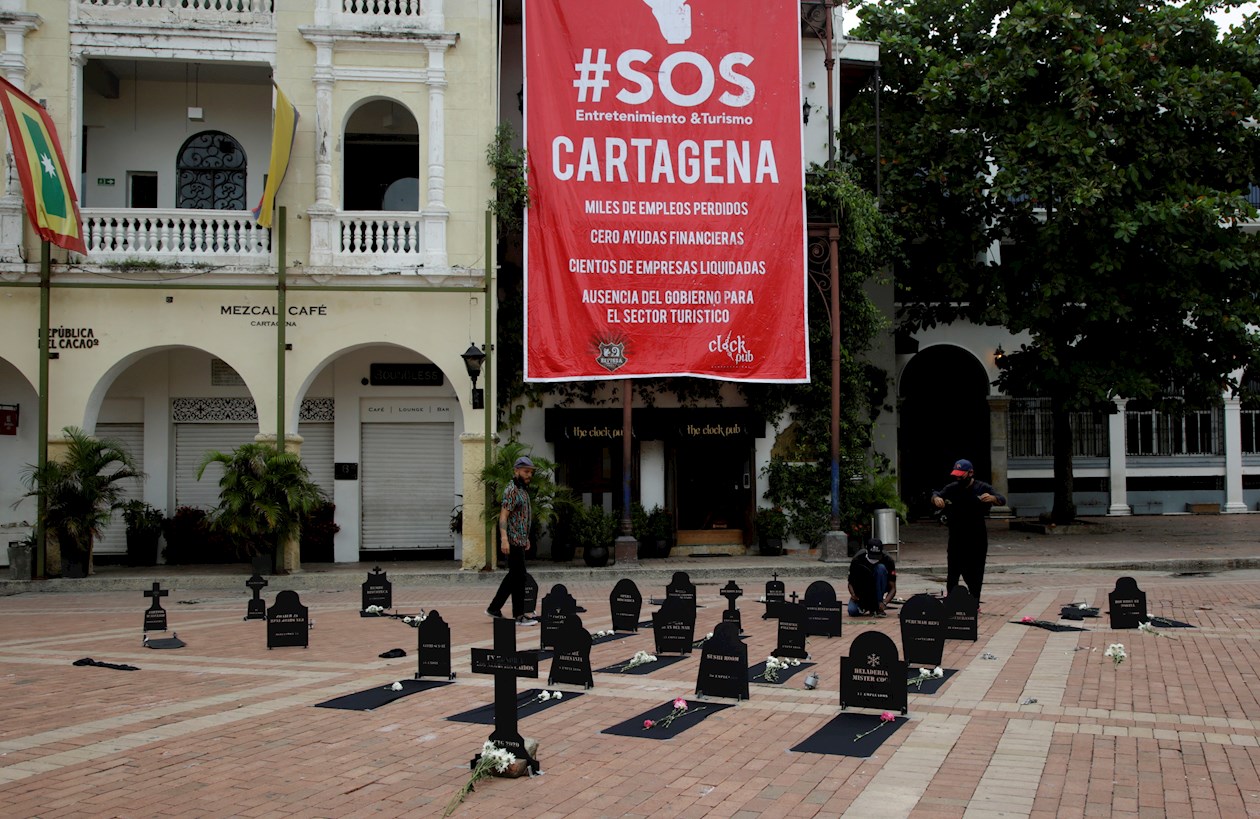 Entierro simbólico en el centro histórico de Cartagena.