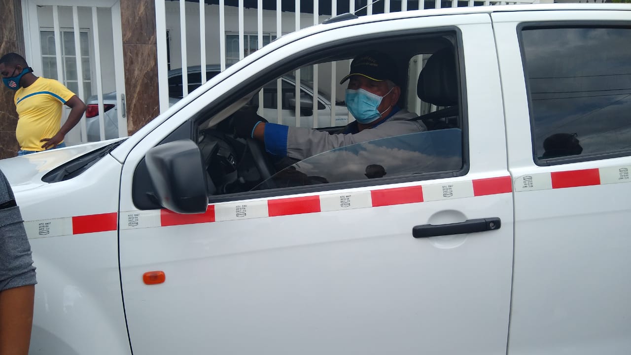 El conductor de Electricaribe retenido en el barrio Carlos Meisel.