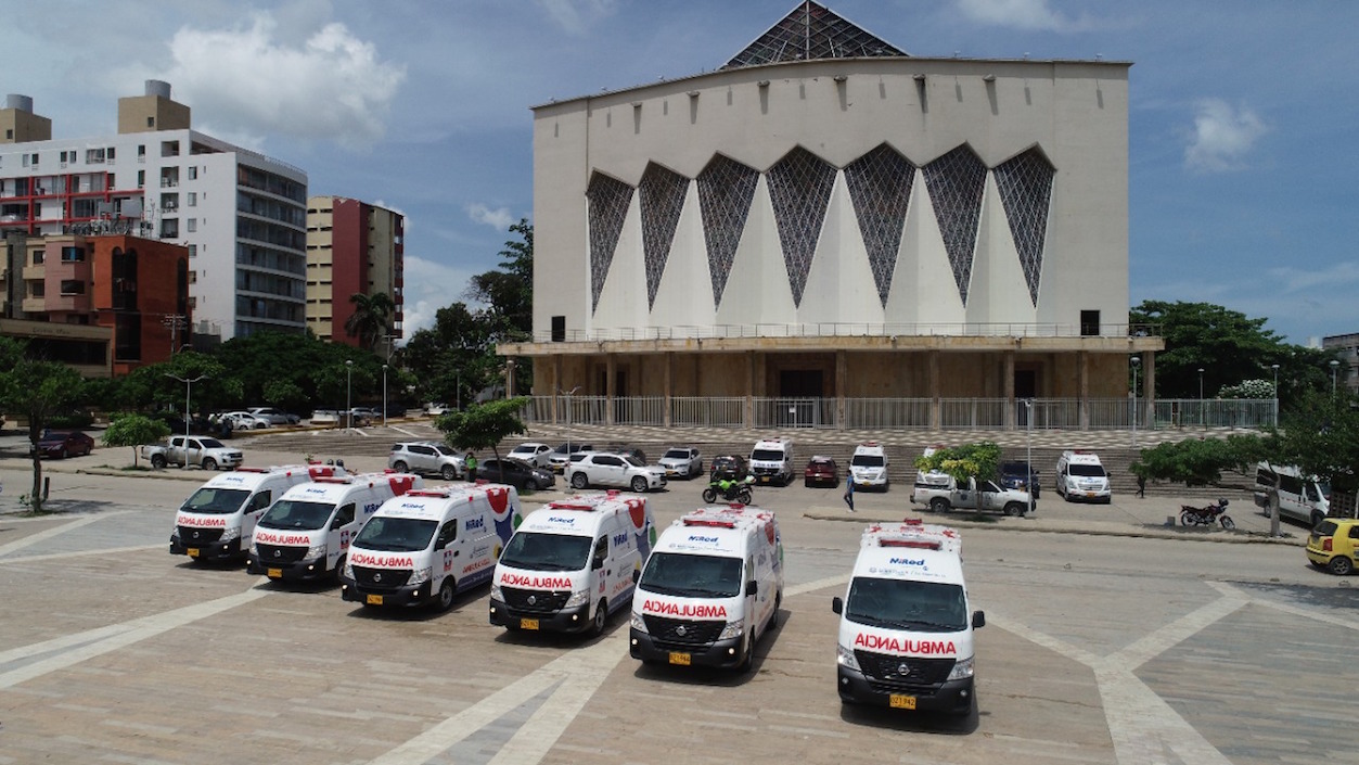 Las seis ambulancias que entraron en servicio.