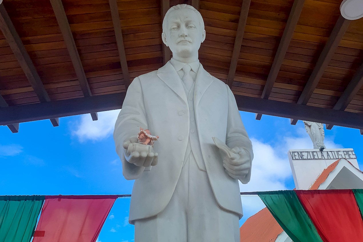 Una estatua de José Gregorio Hernández, en Isnotú (Venezuela), donde nació.