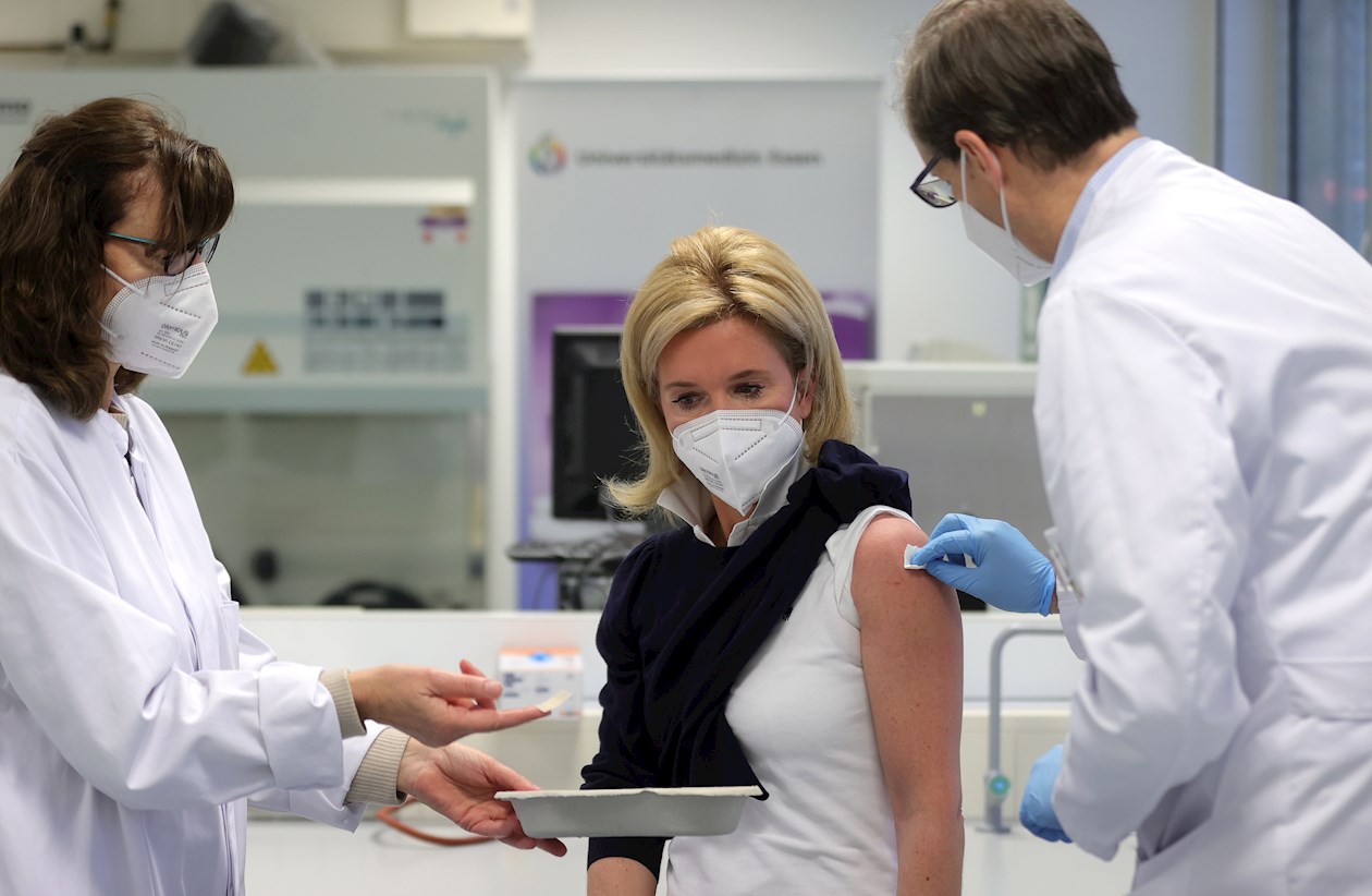 Médicos alemanes en jornada de vacunación.