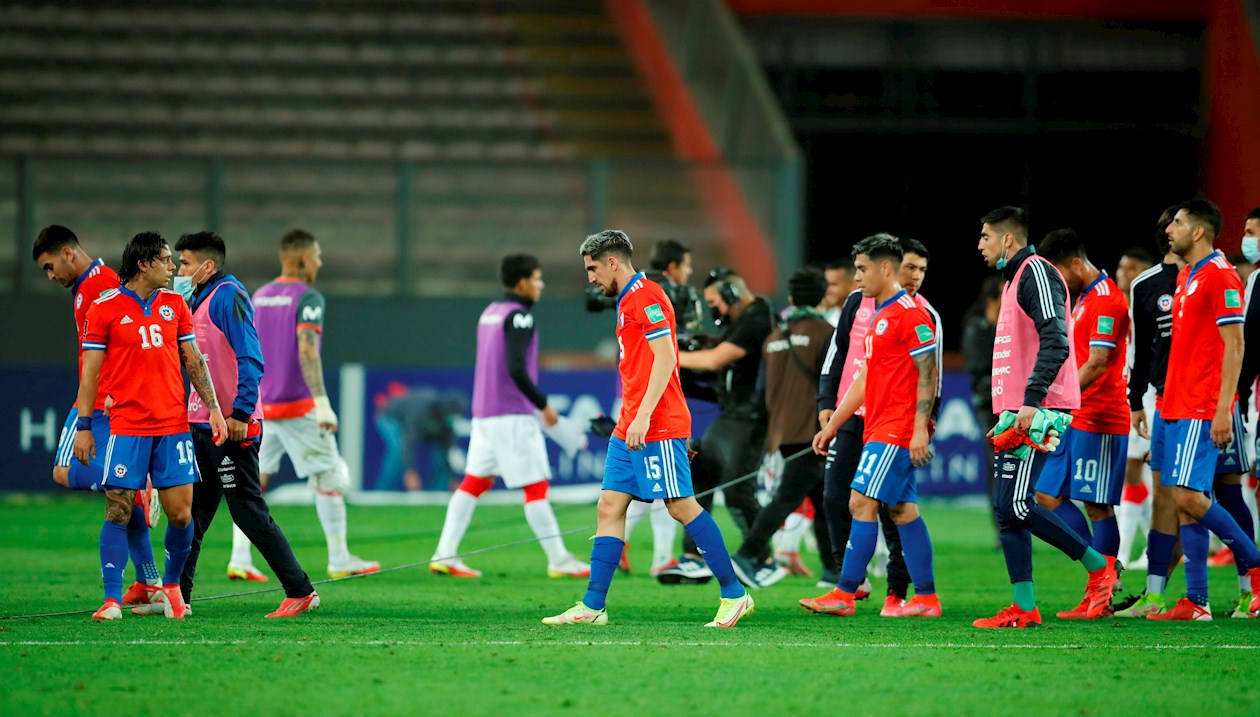 Los chilenos a la salida del partido por las eliminatorias sudamericanas para el mundial de Catar 2022 que perdieron 2-0 frente a Perú.