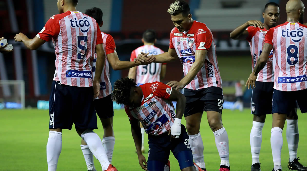 Fabián Viáfara celebrando el gol con sus compañeros.