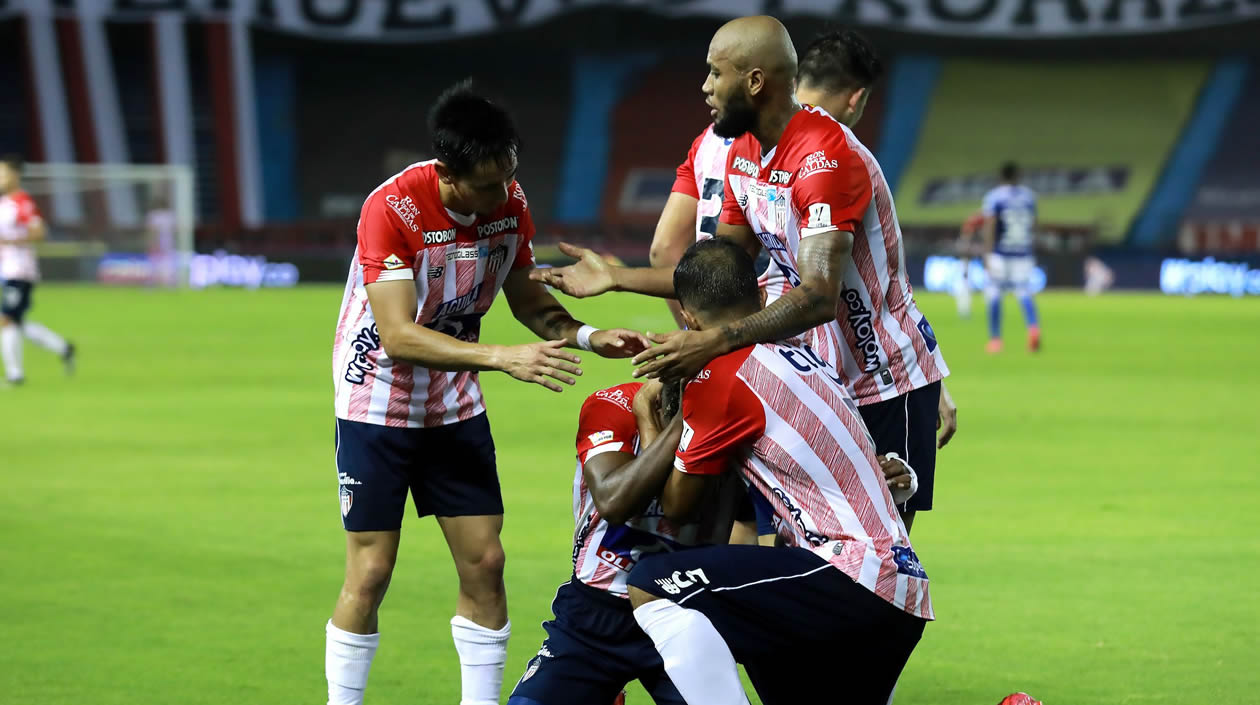 Junioristas celebrando el gol del lateral Fabián Viáfara.