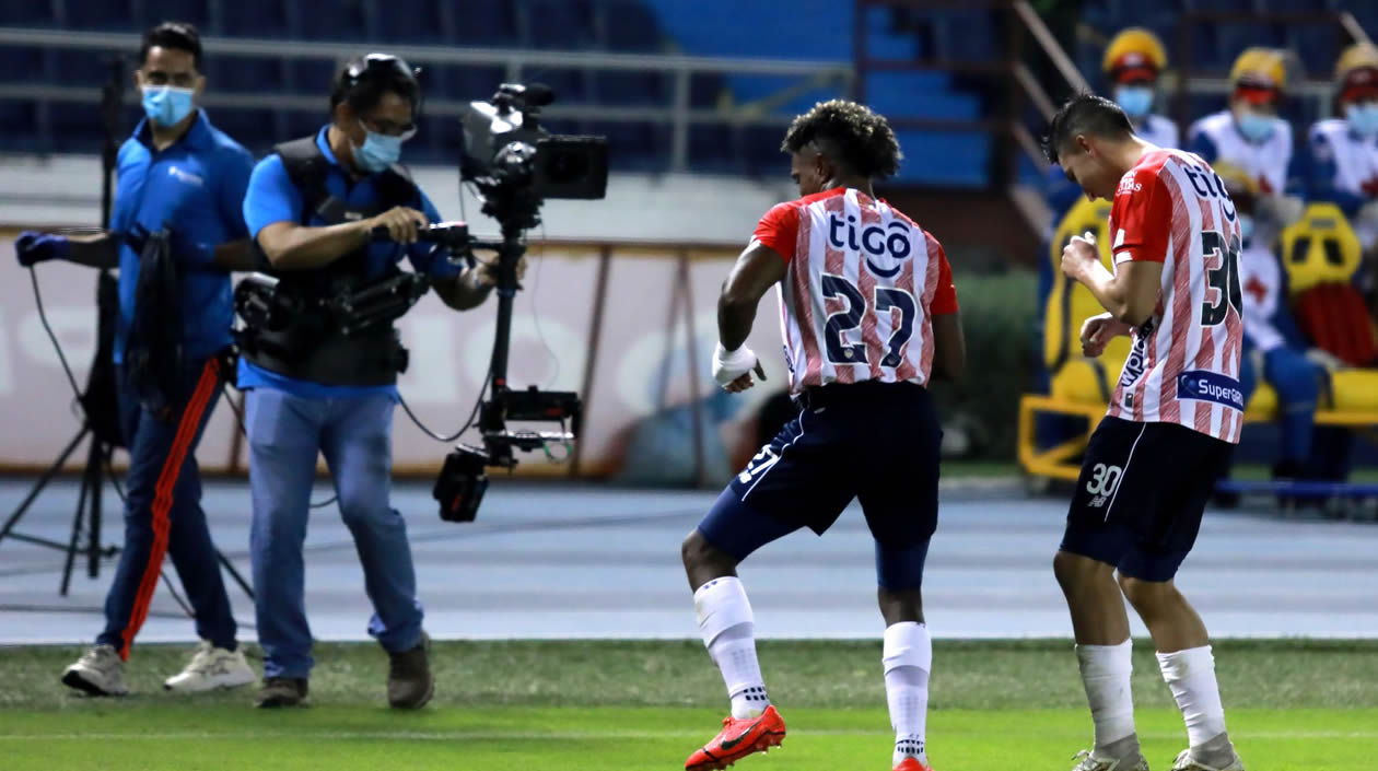 La celebración de Fabián Viáfara del primer gol.