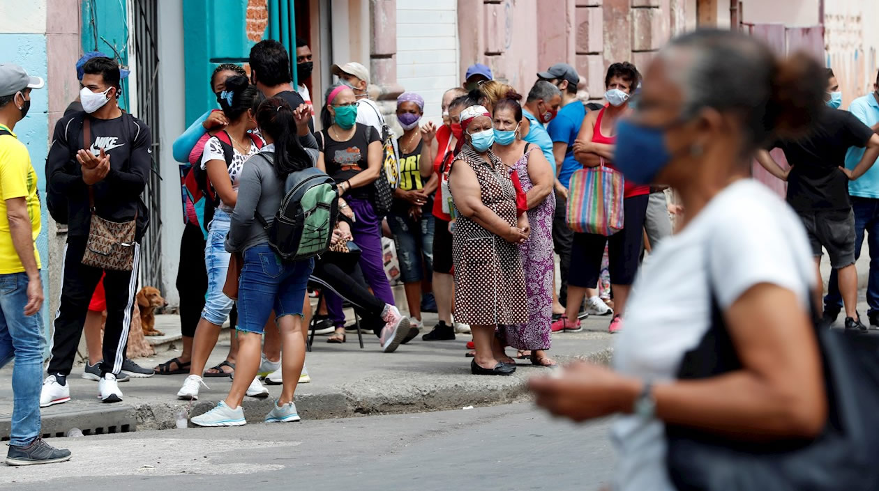 Cubanos en las calles de La Habana.