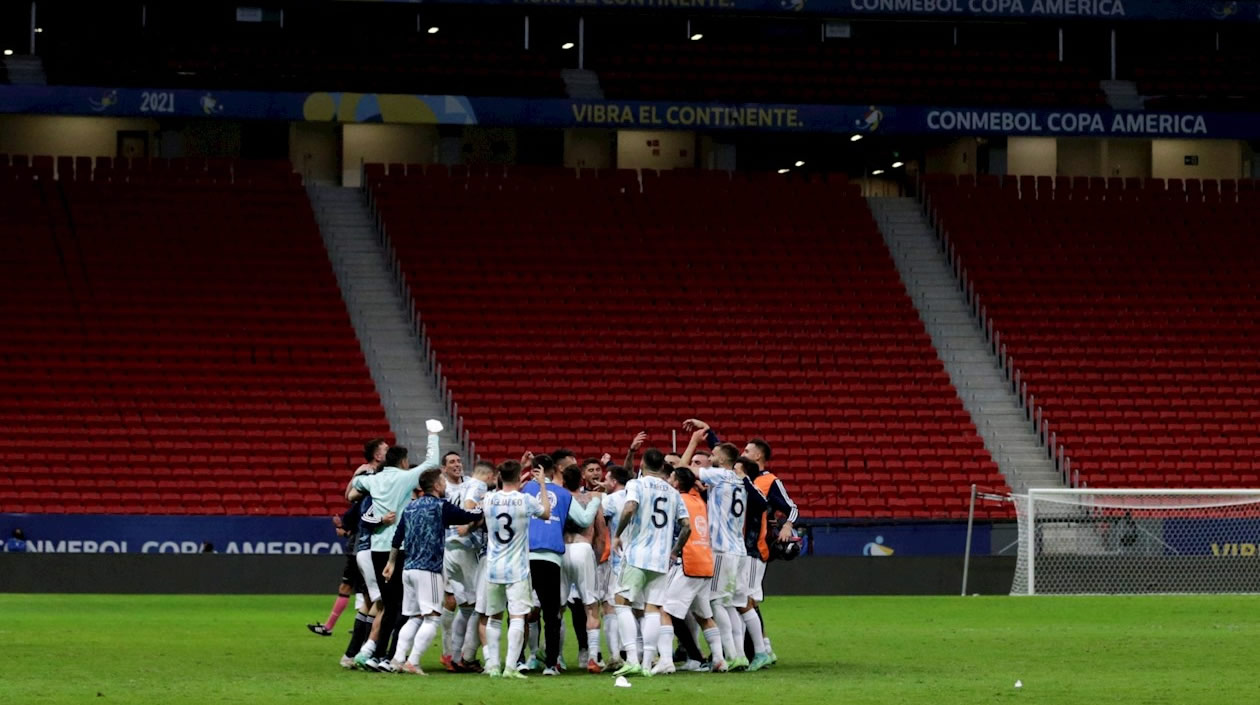 Los argentinos celebrando el paso a la final.