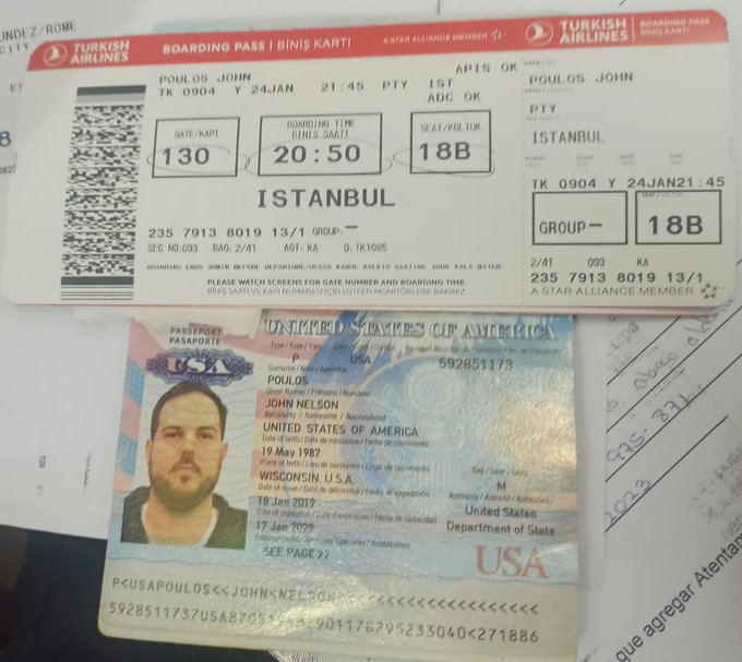 El pasaporte de John Poulos