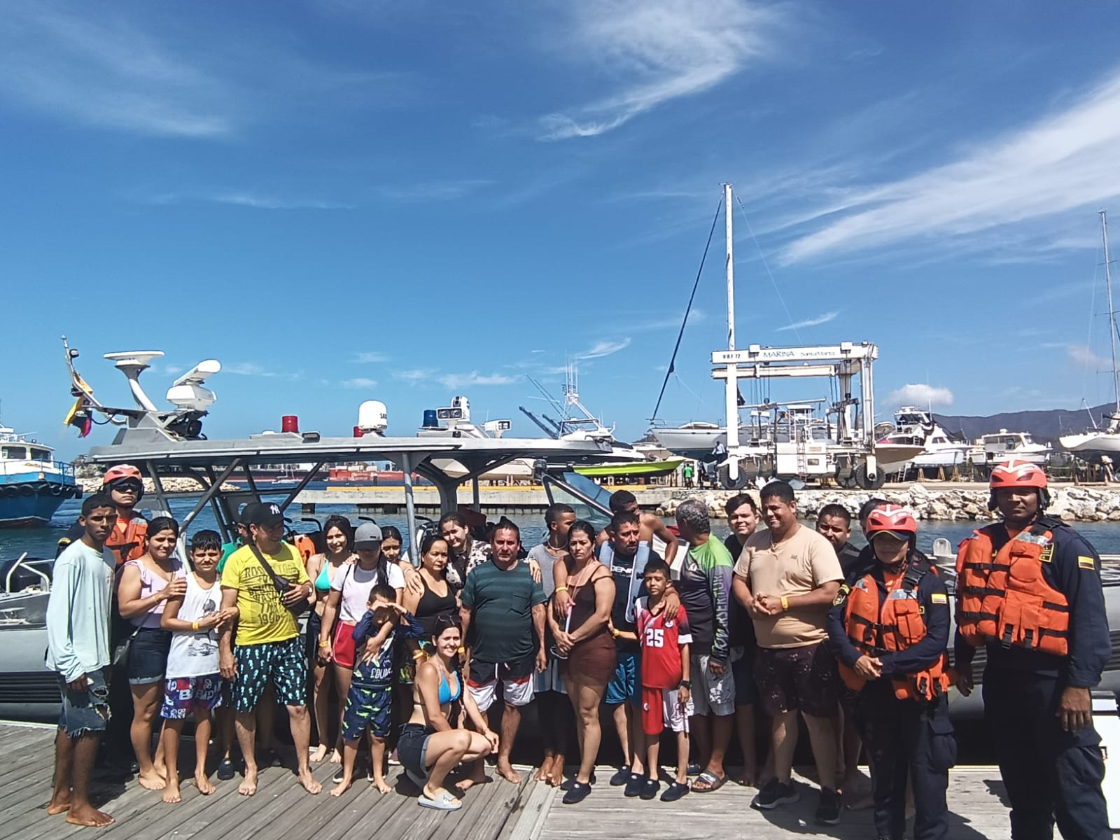 Algunos de los 24 pasajeros rescatados en Santa Marta.