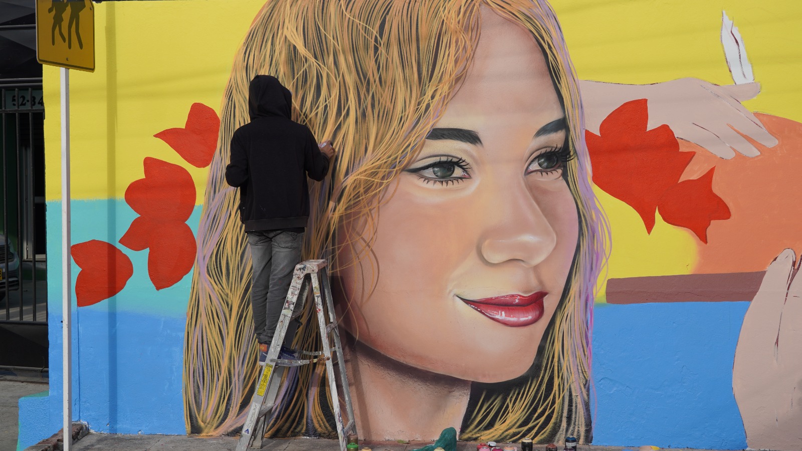 El rostro de una mujer en uno de los murales.