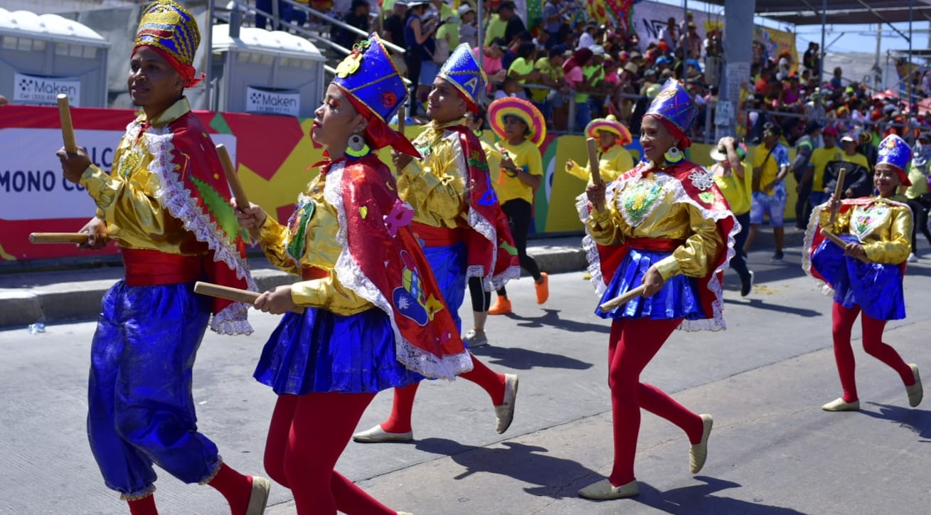 Danzas de palos y de cintas.