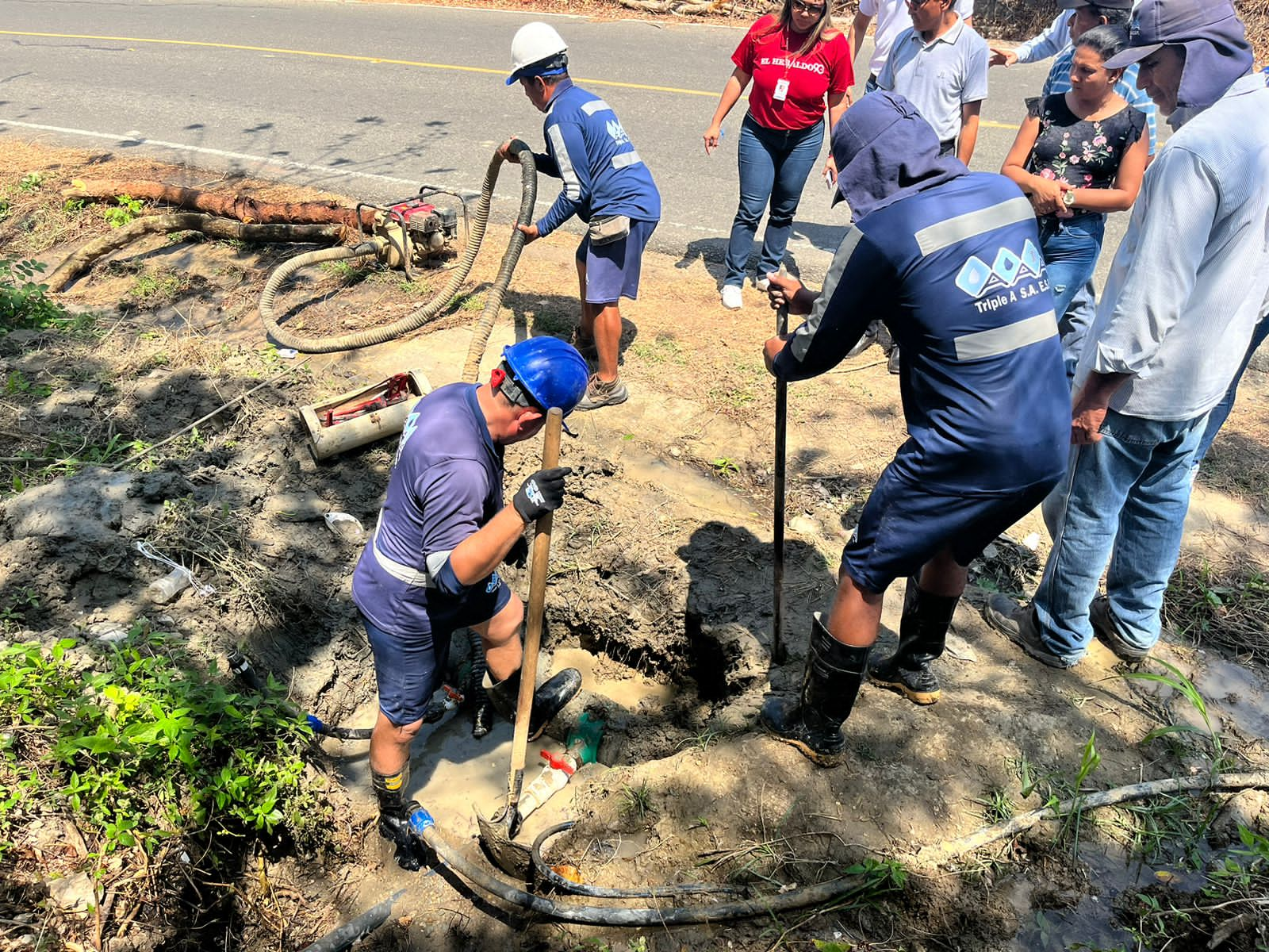 Conexión ilegal en el Acueducto costero