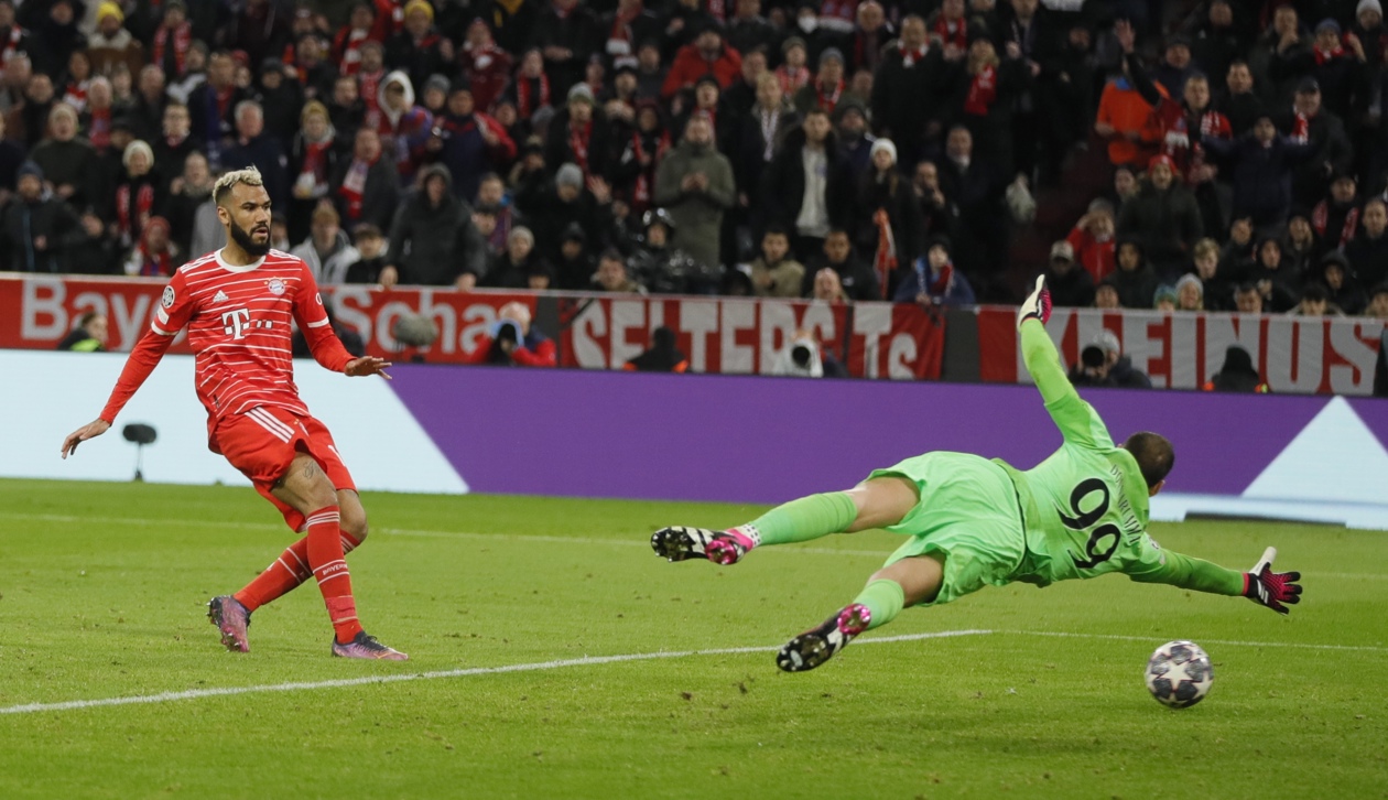 Eric Choupo-Moting marcó el primer gol del Bayern ras un error de Marco Verratti.