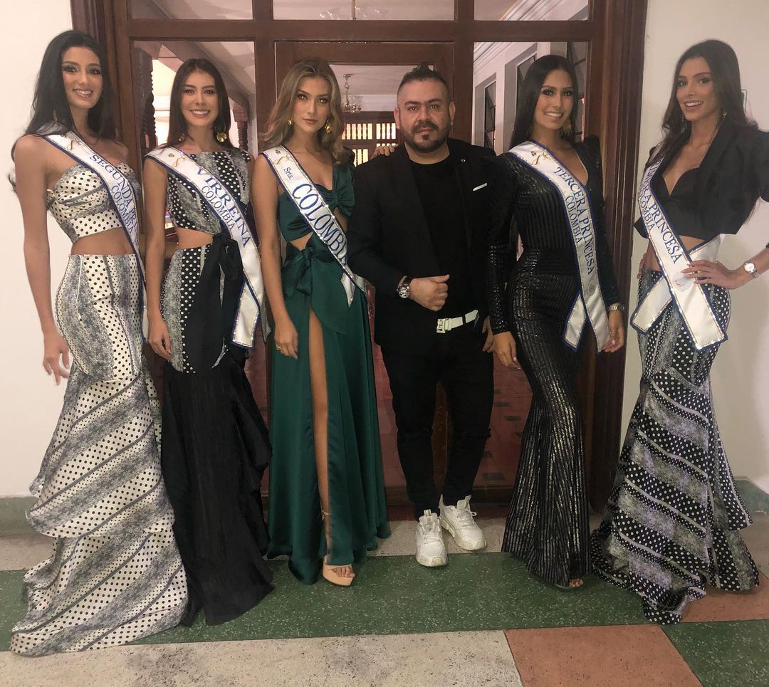 El diseñador Jhon Mesías en el Reinado Nacional de Belleza, en Cartagena. 